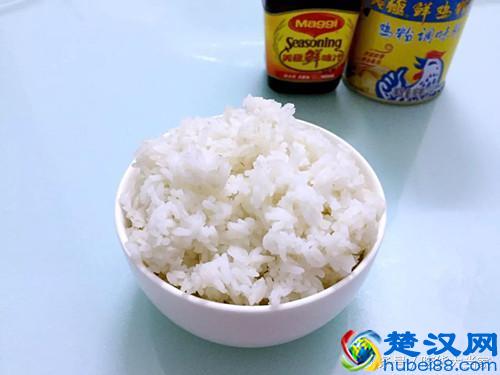 黄金炒饭怎么做才是金黄色的？米饭这样做，看看剩饭的终极逆袭！