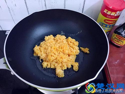 黄金炒饭怎么做才是金黄色的？米饭这样做，看看剩饭的终极逆袭！