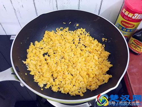 黄金炒饭怎么做才是金黄色的？米饭这样做，看看剩饭的终极逆袭！