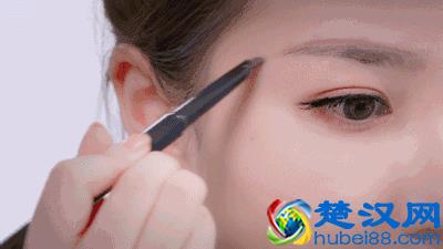 新手化妆，需要必备的化妆品有哪些？