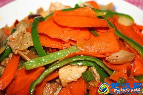 【买菜去】胡萝卜怎么吃最有营养？生吃还是油炒？