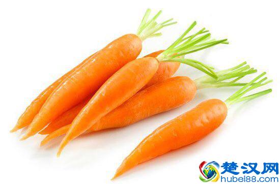 【买菜去】胡萝卜怎么吃最有营养？生吃还是油炒？