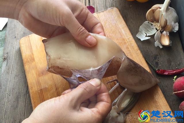 鱿鱼哪些部位能吃,哪些不能吃,怎样正确的处理一只鱿鱼