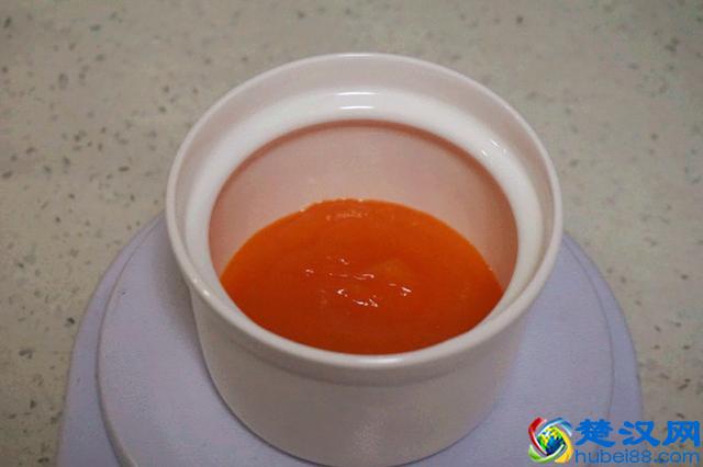 半个木瓜加牛奶，此法做甜品，清肺止咳有奇效，喝三次就管用