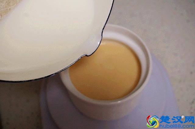 半个木瓜加牛奶，此法做甜品，清肺止咳有奇效，喝三次就管用