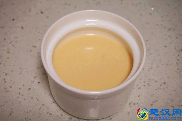 半个木瓜加牛奶，此法做甜品，清肺止咳有奇效，喝三次就管用