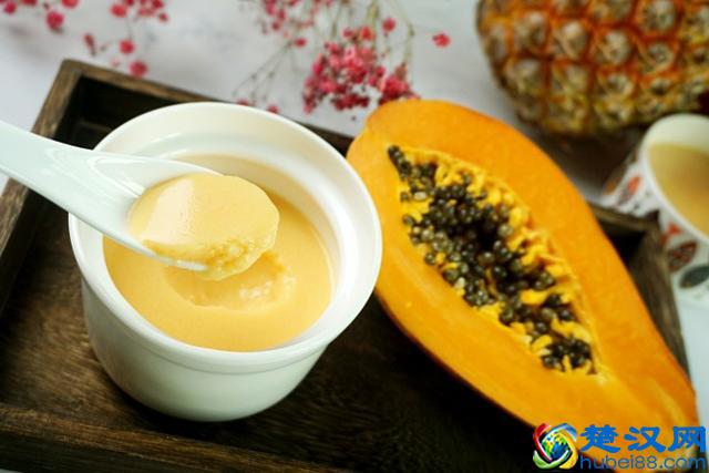 半个木瓜加牛奶，此法做甜品，清肺止咳有奇效，喝三次就管用