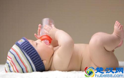 宝宝起痱子好难受？4步骤让宝宝和痱子说再见！