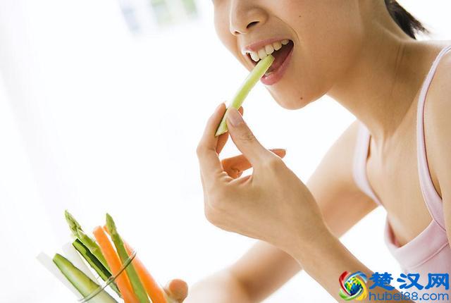 脸上长痘痘该怎么调理，八大小妙招排毒祛痘