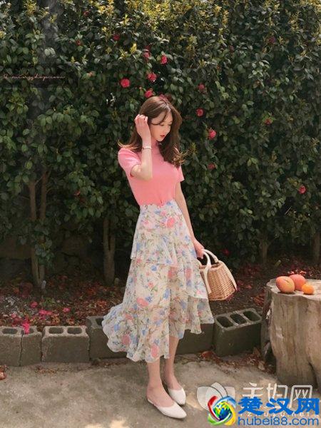 粉色t恤怎么搭配 7款搭配很甜美很少女