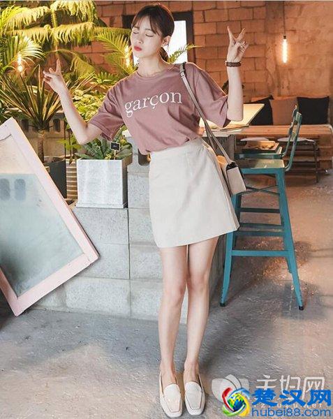 粉色t恤怎么搭配 7款搭配很甜美很少女