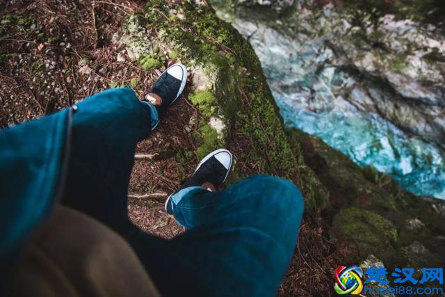 所谓岁月静好，不过是敢向命运叫板