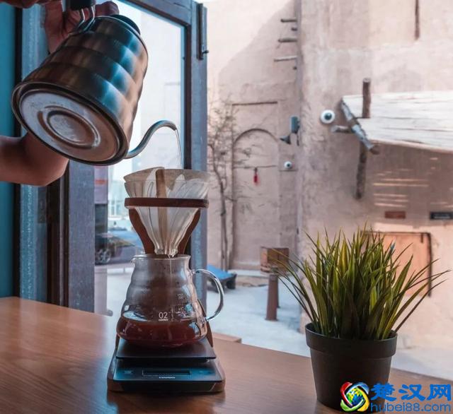 所谓岁月静好，不过是敢向命运叫板