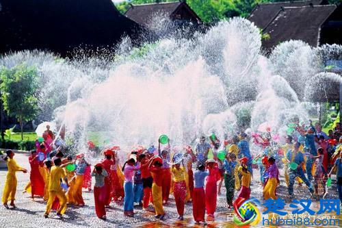 西双版纳的泼水节是什么时候？会举行几天？