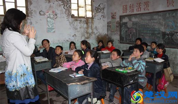 白天白领晚上“蚁族”，“边缘中产阶级”尴尬的幕后黑手是什么