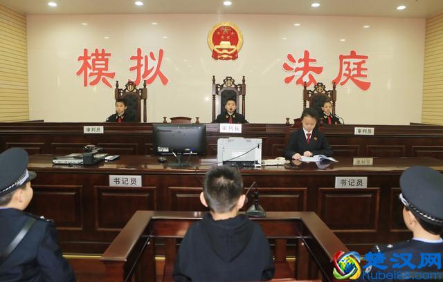 【怀融日历】4月22日是“世界法律日”，知律法于心，守法律于行