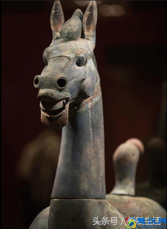 马踏飞燕是出自哪个朝代？教你轻松识别秦汉工艺品