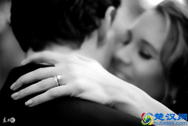 每天看电视剧，你知道为什么电视连续剧又被称为“肥皂剧”吗？