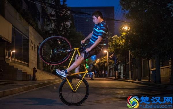 “死飞”自行车究竟有多危险，从一桩坠亡案说起