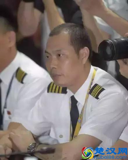 中国军人为什么令人肃然起敬！看完这几张图，你就全明白了……