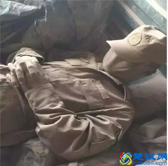 中国军人为什么令人肃然起敬！看完这几张图，你就全明白了……