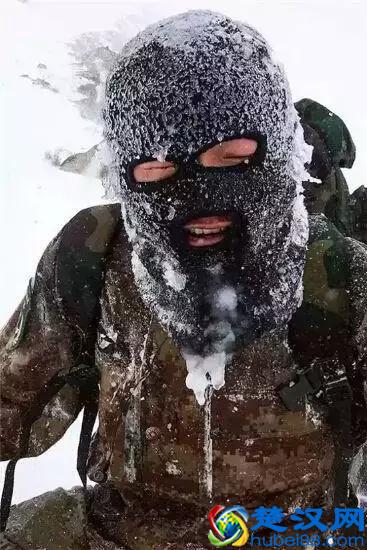 中国军人为什么令人肃然起敬！看完这几张图，你就全明白了……