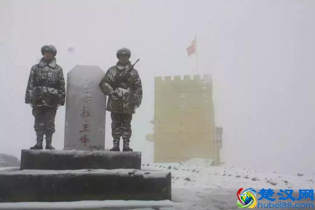 中国军人为什么令人肃然起敬！看完这几张图，你就全明白了……