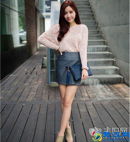 粉色衣服配什么颜色裙子好看 夏天粉色上衣搭配攻略