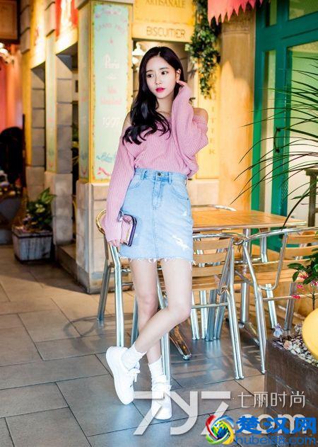 粉色毛衣配什么裙子好看 秋日做个甜美少女