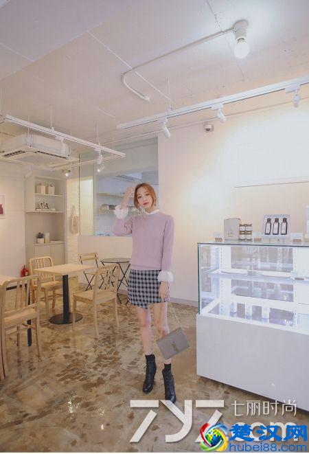 粉色毛衣配什么裙子好看 秋日做个甜美少女