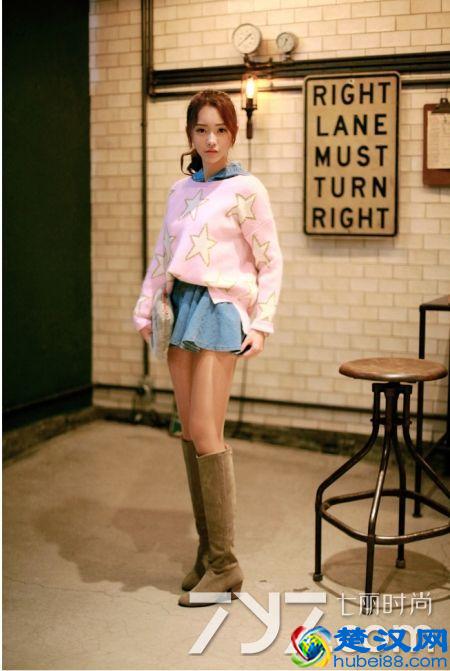 粉色毛衣配什么裙子好看 秋日做个甜美少女