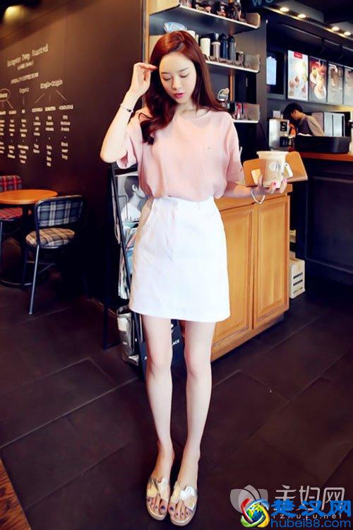 粉色衣服配什么颜色裙子好看 夏天粉色上衣搭配攻略