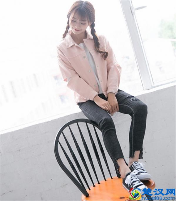 少女粉！配什么颜色的裤子——时髦又好看！