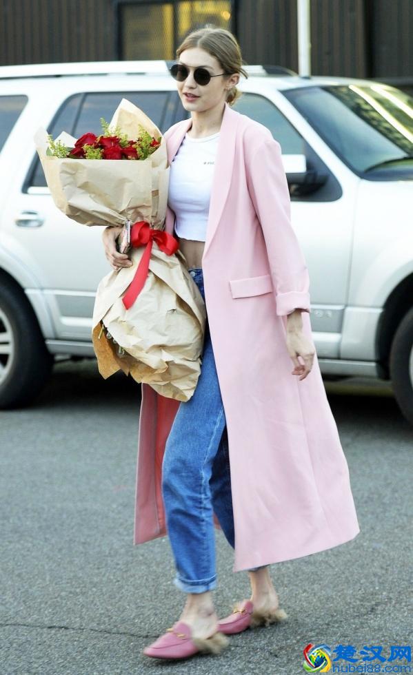 少女粉！配什么颜色的裤子——时髦又好看！