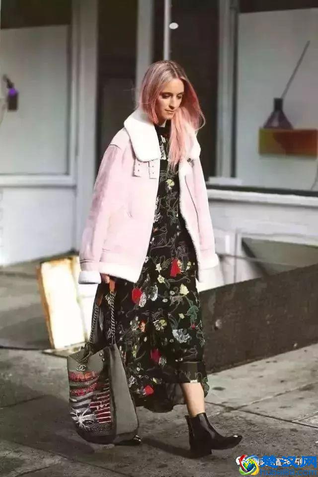 粉色和哪些颜色搭配更高级显少女感？