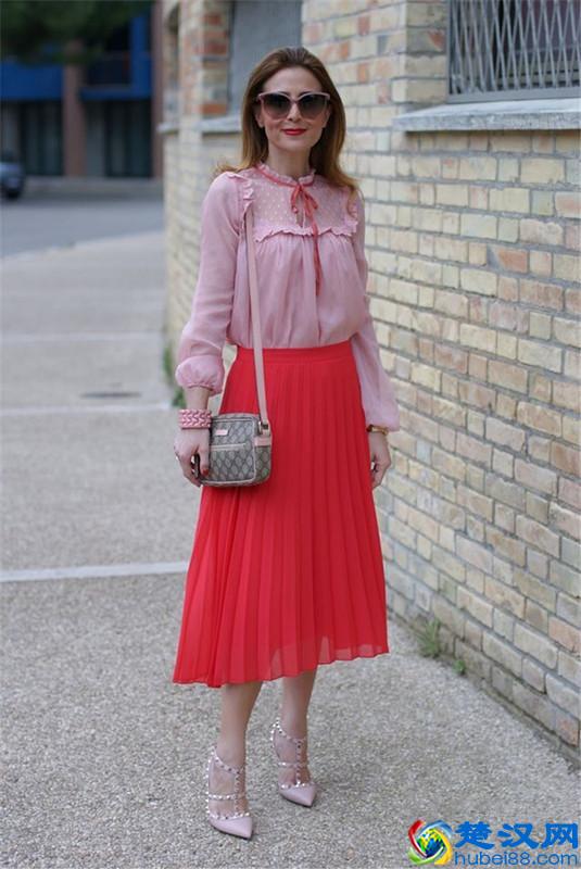 粉色衣服配什么颜色的裤子 时髦又好看