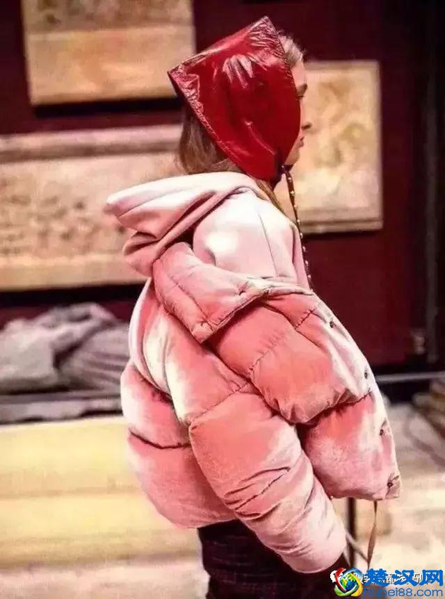 粉色和哪些颜色搭配更高级显少女感？