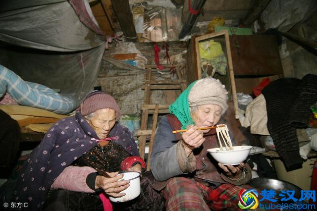 三级贫困证明是哪三级？盖两个章有效吗？申请怎么写？