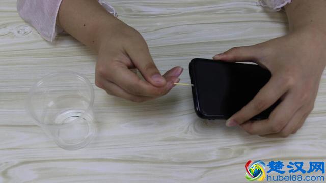 手机充不进电怎么办？不用去修，自己轻松解决！