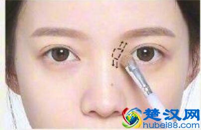 肉肉的鼻子显得鼻子特别大怎么办？不要怕学会这招秒变小巧鼻