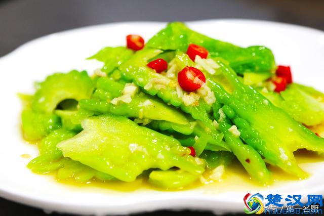 清炒苦瓜的家常做法，清脆爽口，营养美味，做法特简单，太好吃了