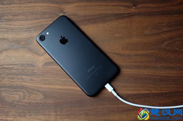 手机进水了没那么麻烦 只要3步就解决！