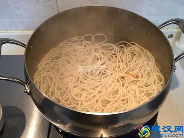 炸酱面怎么做好吃？炸酱面的家常做法，这么多款，你喜欢哪一种