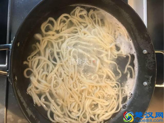 炸酱面怎么做好吃？炸酱面的家常做法，这么多款，你喜欢哪一种