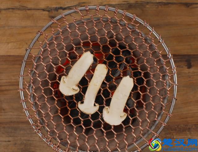 松茸这样吃最有营养价值，步骤简单，爽口滑嫩，好吃到停不下来