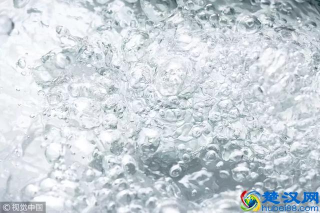 你每天在用的饮水机原来这么脏！学会这个方法，轻松喝到健康水