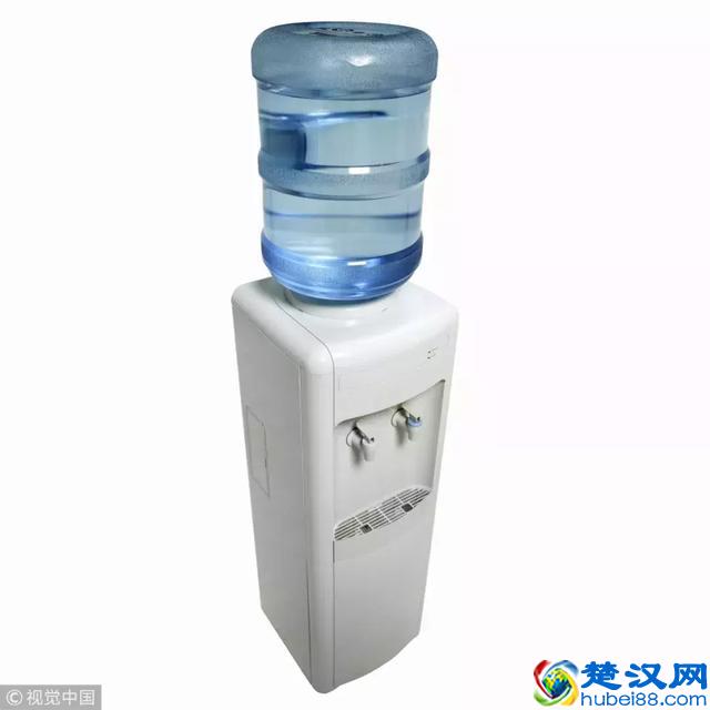 你每天在用的饮水机原来这么脏！学会这个方法，轻松喝到健康水