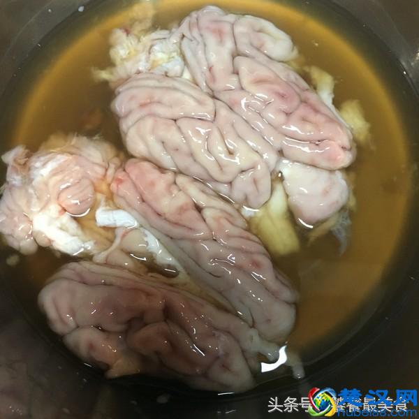 特色秘制烤脑花：朋友就凭这一道特色小吃，月入20000块钱！