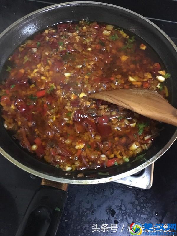 特色秘制烤脑花：朋友就凭这一道特色小吃，月入20000块钱！