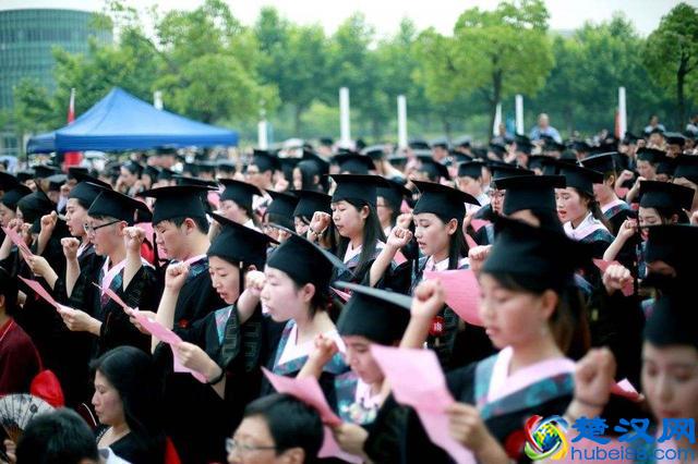 适合女生报考的4大专业，工作轻松，就业不用愁